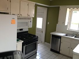 3 Bedroom Brick Ranch 1 Car Detached Garage in Saint Clair Shores, MI (Photo 2 of 9)