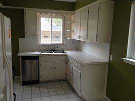 3 Bedroom Brick Ranch 1 Car Detached Garage in Saint Clair Shores, MI (Photo 6 of 9)