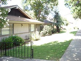 Upland, Tree Lined St. Spacious Apt, Fireplace in Upland, CA