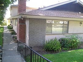 Upland, Tree Lined St. Spacious Apt, Fireplace in Upland, CA (Photo 2 of 7)