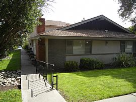 Upland, Tree Lined St. Spacious Apt, Fireplace in Upland, CA (Photo 3 of 7)