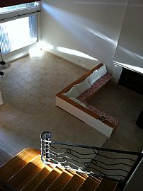 Spacious Contemporary 4 Br House  in Hollyglen, CA (Photo 3 of 4)