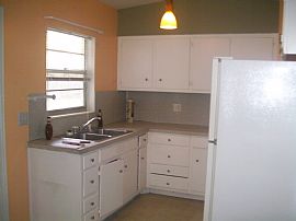 2bedroom/1 Bath Close to The Beach in Seminole, FL (Photo 4 of 6)