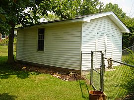  Great Home in The Heart of Clarksville (st. Bethlehem!) in Clarksville, TN (Photo 3 of 11)