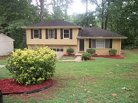 $785 / 3br - First Month Free (close to I-75 Off Tara Blvd.) in Jonesboro, GA
