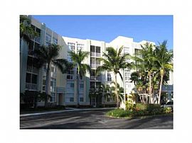 Golf View Condo W Country Club Membership Included! in Miami, FL