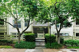 Beautiful 2bd/1bth Condo in The Heart of Reston in Reston, VA