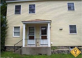2 Bedrooms  Waterford  1,000 Sq. Ft. - Ready to Mo in Jordan Village, CT