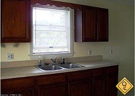 2 Bedrooms  Waterford  1,000 Sq. Ft. - Ready to Mo in Jordan Village, CT (Photo 4 of 10)