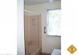 2 Bedrooms  Waterford  1,000 Sq. Ft. - Ready to Mo in Jordan Village, CT (Photo 5 of 10)