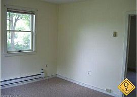 2 Bedrooms  Waterford  1,000 Sq. Ft. - Ready to Mo in Jordan Village, CT (Photo 8 of 10)