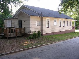 3 Bedroom, 3 Bathroom Single-Family Home in Atlanta, GA (Photo 2 of 6)