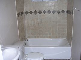 3 Bedroom, 3 Bathroom Single-Family Home in Atlanta, GA (Photo 5 of 6)