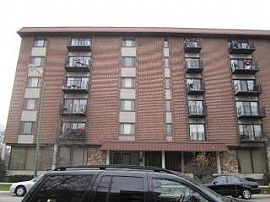 Simple Affordable Family-Size Condo in Chicago, IL (Photo 2 of 8)