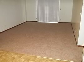 Large 1 Bedroom W/heat Paid in Bellevue, NE (Photo 2 of 5)