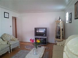 Single Family Home For Available Rate   in Chicago, IL (Photo 3 of 5)