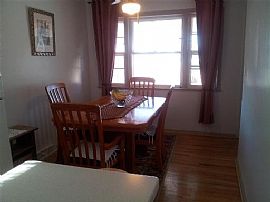 Single Family Home For Available Rate   in Chicago, IL (Photo 4 of 5)