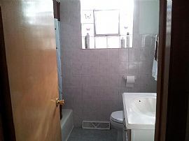 Single Family Home For Available Rate   in Chicago, IL (Photo 5 of 5)