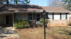 3 Bedrooms-Huge Fenced Yard in Forest Park, GA
