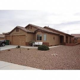 3br Plus Den/ 3 Car Garage! in Continental, AZ