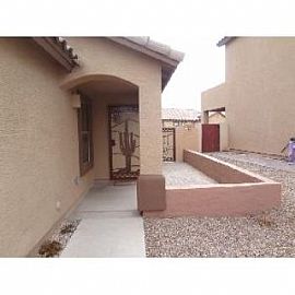 3br Plus Den/ 3 Car Garage! in Continental, AZ (Photo 2 of 5)