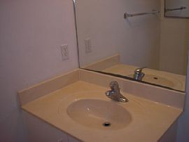 Gorgeous Townhouse 2 Bedrooms, 2 ½ Baths in Miramar, FL (Photo 8 of 9)