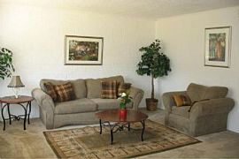 2 Bd/1 Bath Conveniently Located Between in Grand Prairie, TX (Photo 2 of 5)