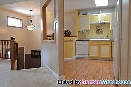 4br/2ba Split-Level Home in Bloomington! in Bloomington, MN (Photo 4 of 5)