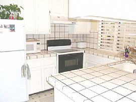 Terrific Condo, 2 Car Garage, Near Csus in Sacramento, CA (Photo 6 of 12)