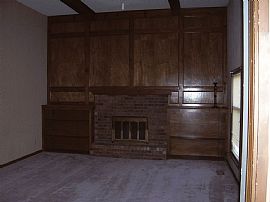 3bdrm 2.5bth with 2 Story with 2 Garage Parking Spaces in Overland Park, KS (Photo 2 of 6)