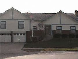 3bdrm 2.5bth with 2 Story with 2 Garage Parking Spaces in Overland Park, KS (Photo 6 of 6)