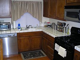 Nice Townhouse with Garage in North Hills, CA (Photo 3 of 5)