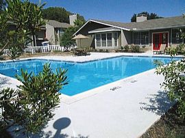 The View at Lake Highlands Apartments in Dallas, TX (Photo 2 of 4)