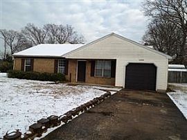  3 Bedroom, 2 Full Bath with Master Bed/bath Has a One Car Gara in Virginia Beach, VA