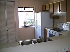 Nicely Maintained Condo in Shell Rock Villas in Gainesville, FL (Photo 2 of 6)