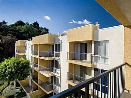 2 Bd/2 Bath Mins to Beaches, Shopping, D in Hollywood, CA (Photo 3 of 5)