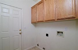 Magnificent Three Bed Plus Awesome 2 Bath Available For Rent in Sacramento, CA (Photo 4 of 10)