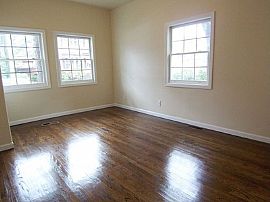 4 Bedroom Apartment Near Washington Park in Bridgeport, CT (Photo 3 of 4)