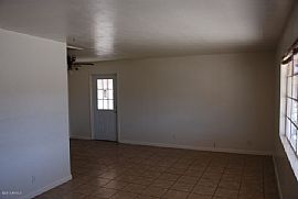3beds/1bath Single Family Rental House in Phoenix, AZ (Photo 3 of 7)