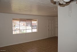 3beds/1bath Single Family Rental House in Phoenix, AZ (Photo 5 of 7)