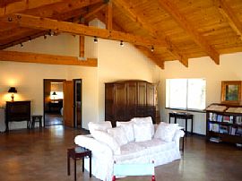 Fabulous Guesthouse in Saint Helena, CA (Photo 3 of 6)