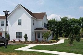 1 Bd/1 Bath Beautiful Towhnomes, Great L in Salisbury, MD (Photo 2 of 5)