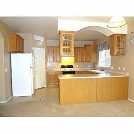 3 Bed / 2.5 Bath in Gilbert! Community in Gilbert, AZ (Photo 4 of 5)