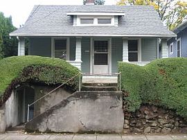 Adorable Hawthorne One Bedroom Home!! in Portland, OR