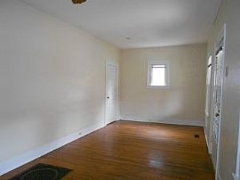 Adorable Hawthorne One Bedroom Home!! in Portland, OR (Photo 4 of 5)