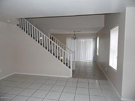 4 Bed, 1706 Sqft, $995 in Phoenix, AZ (Photo 2 of 5)