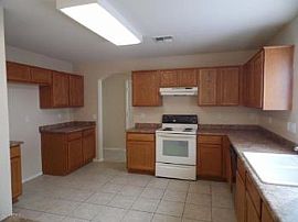 4 Bed, 1706 Sqft, $995 in Phoenix, AZ (Photo 5 of 5)
