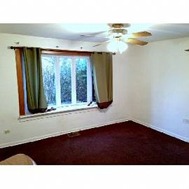 Gorgeous 3 Br 2 Ba House with 2 5 Car Gara in Chicago, IL (Photo 3 of 5)