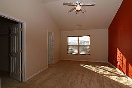 2 Br Town House W/1-Car Garage in Mallar in Charlotte, NC (Photo 5 of 5)