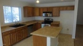 4 Bed, 2469 Sqft, $975 in Buckeye, AZ (Photo 5 of 5)